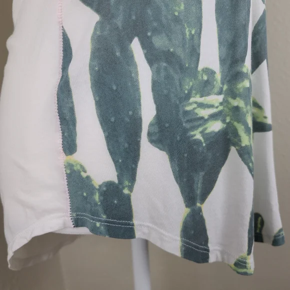 Lululemon high low t-shirt Size 4 white and green cactus short sleeve v-neckline - Picture 6 of 12